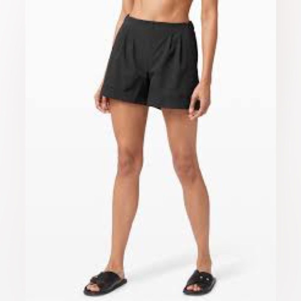 Lululemon athletica practical play shorts 3.5 in size 6